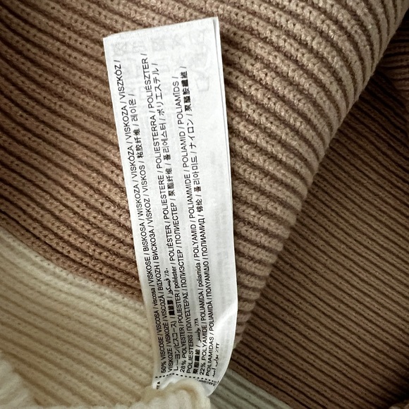 Two-tone turtleneck sweater - Picture 5 of 5